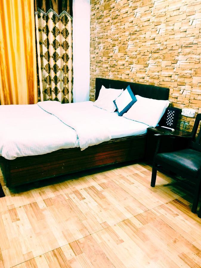 Hotel Holiday Dalhousie - Near Ghandhi Chowk Mall Road Zewnętrze zdjęcie