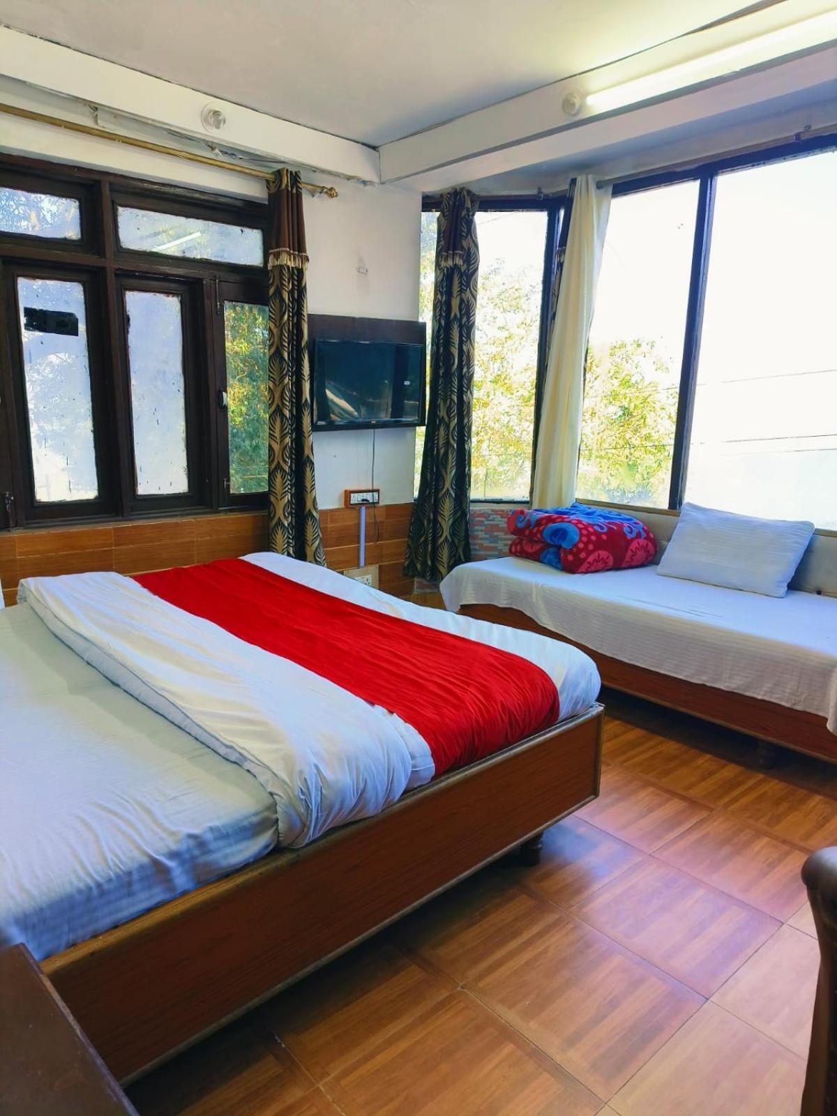Hotel Holiday Dalhousie - Near Ghandhi Chowk Mall Road Zewnętrze zdjęcie